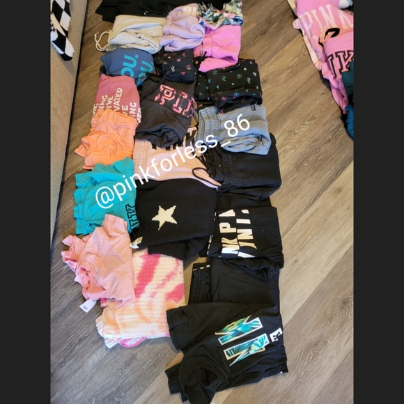VS PINK MYSTERY BOX 📦 - Picture 4 of 6